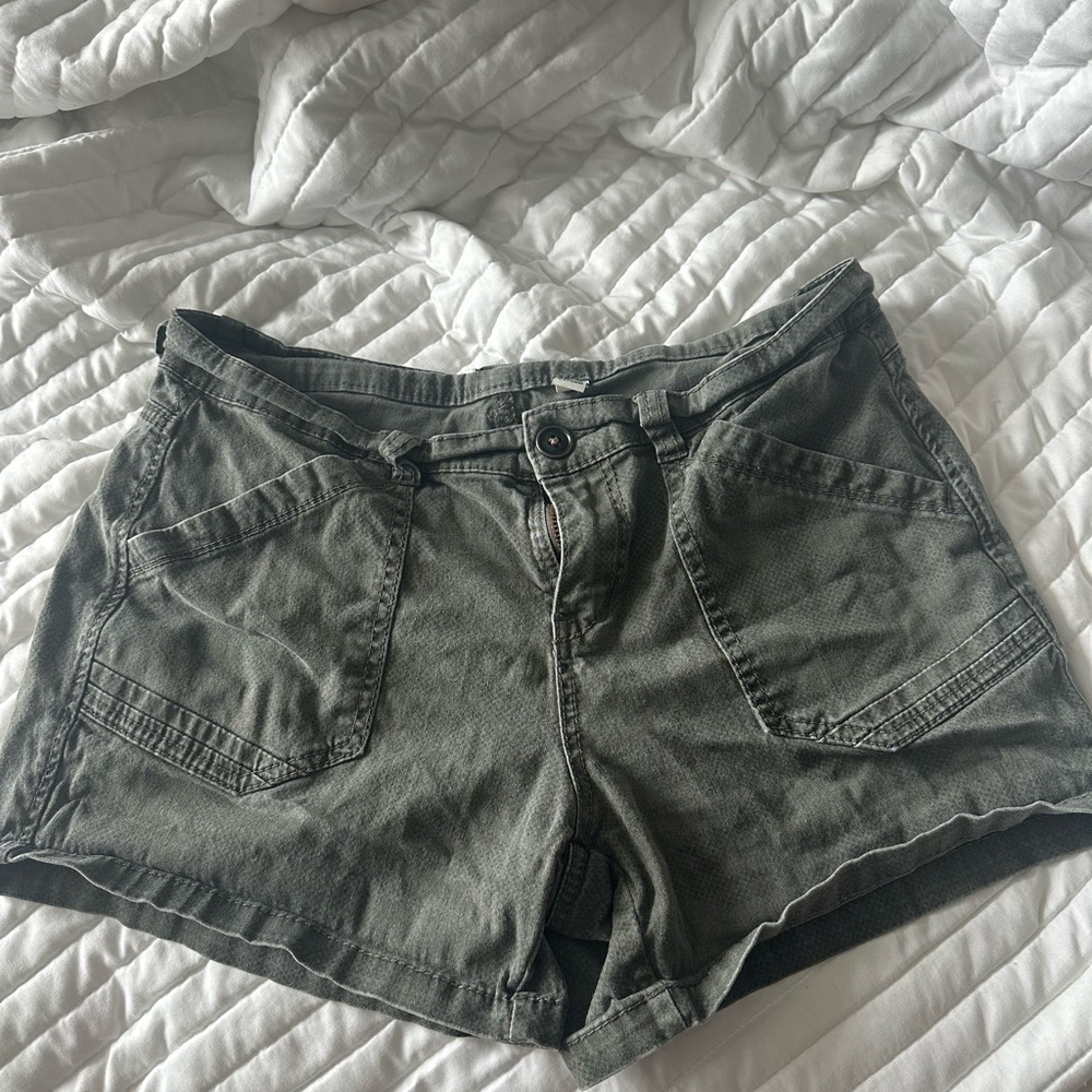 Supplies women’s shorts / 10